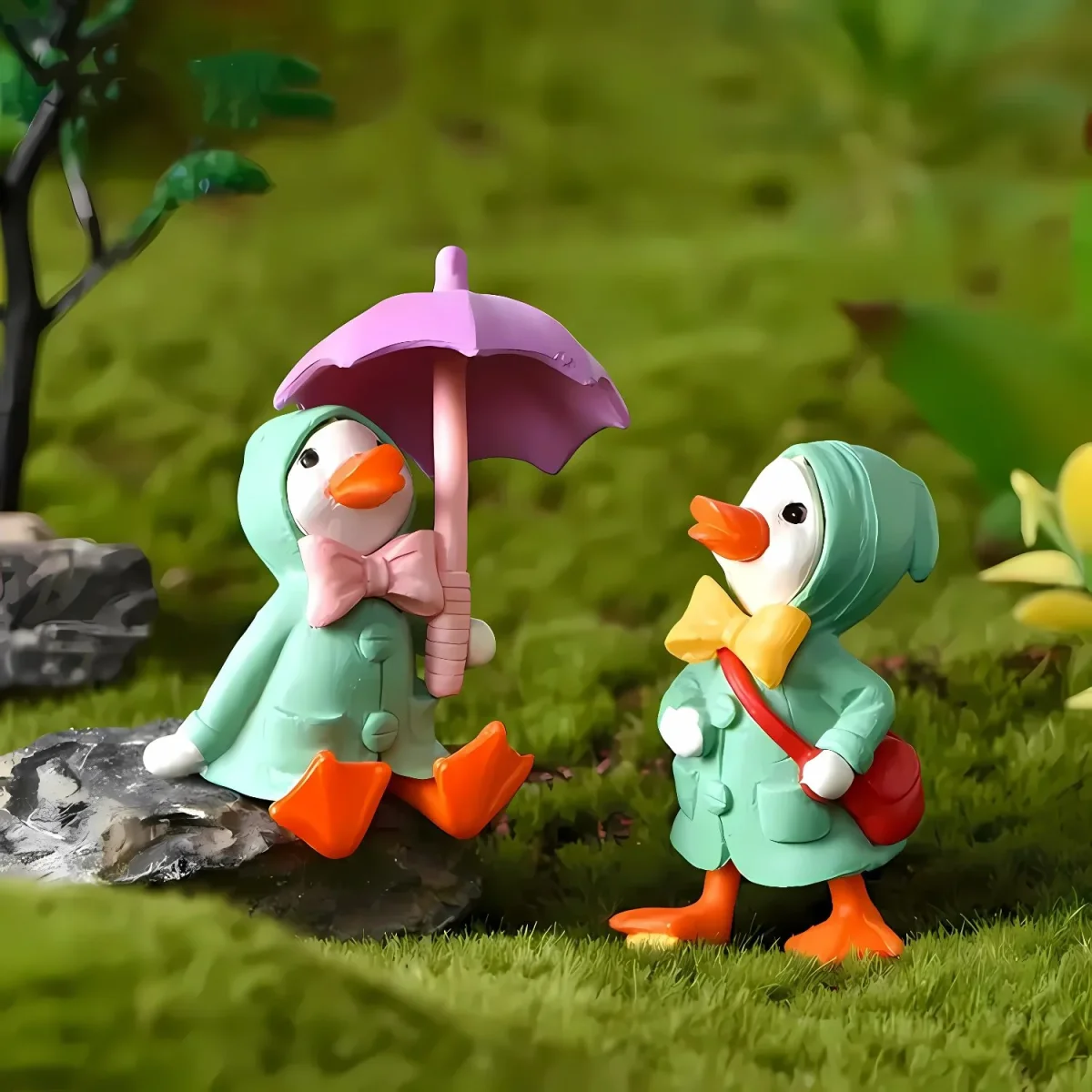 Petzlifeworld Green Super Cute Mini Resin Ducklings, Cartoon Creative Raincoat Ducklings - Bild 9