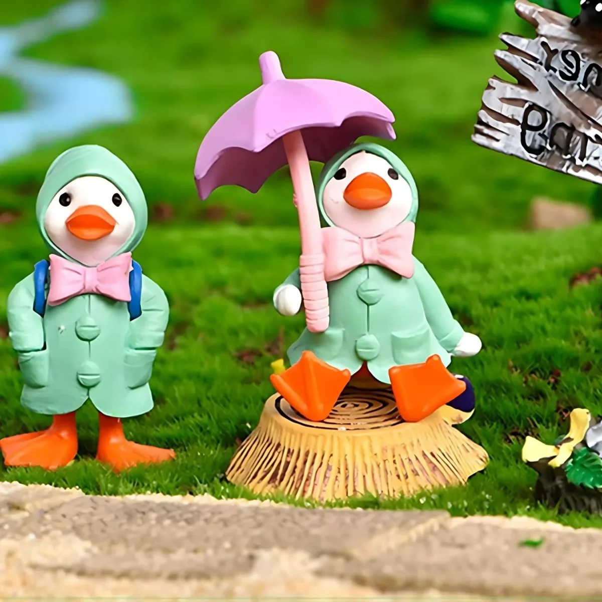 Petzlifeworld Green Super Cute Mini Resin Ducklings, Cartoon Creative Raincoat Ducklings - Bild 5